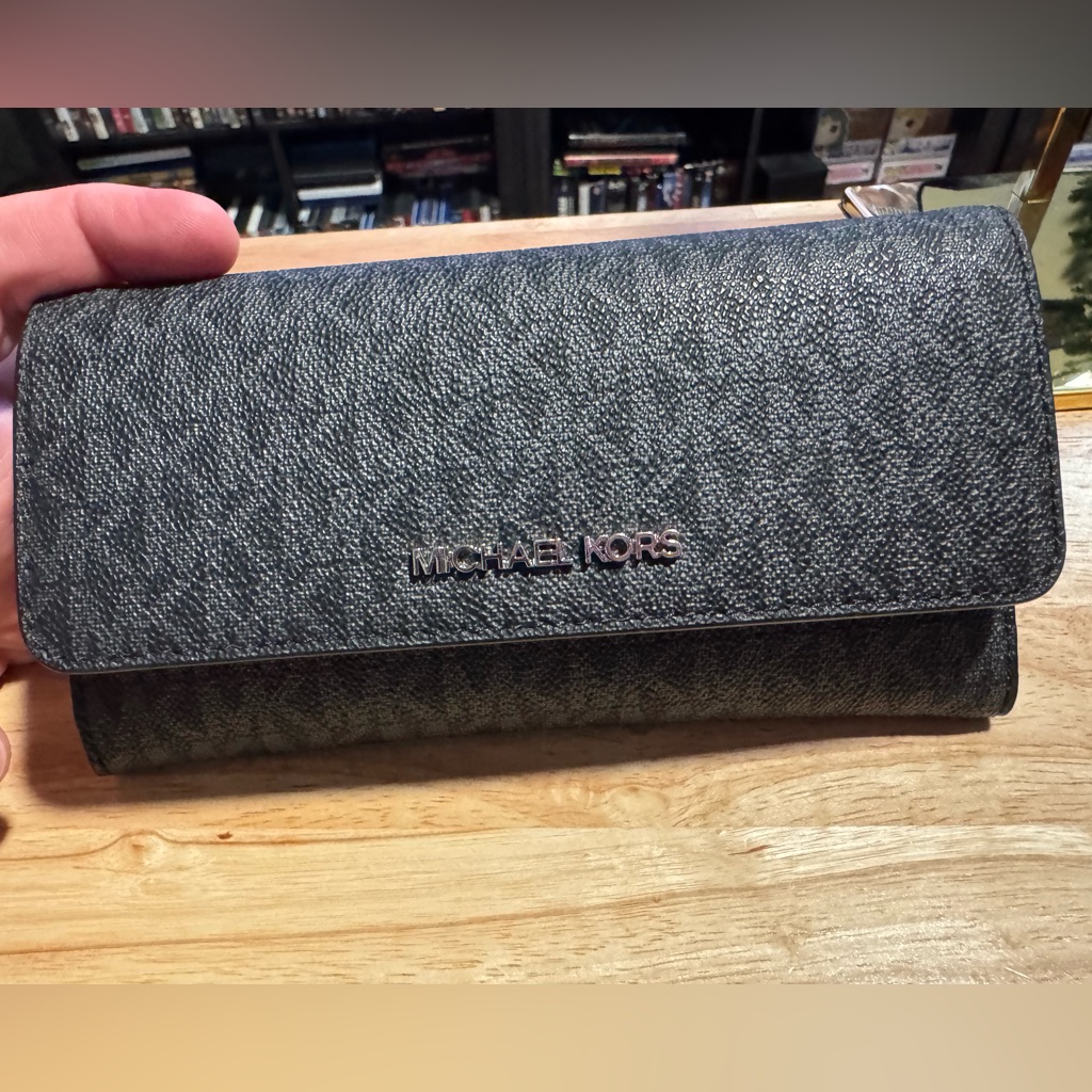 Euc - Michael Kors Black Textured Wallet
